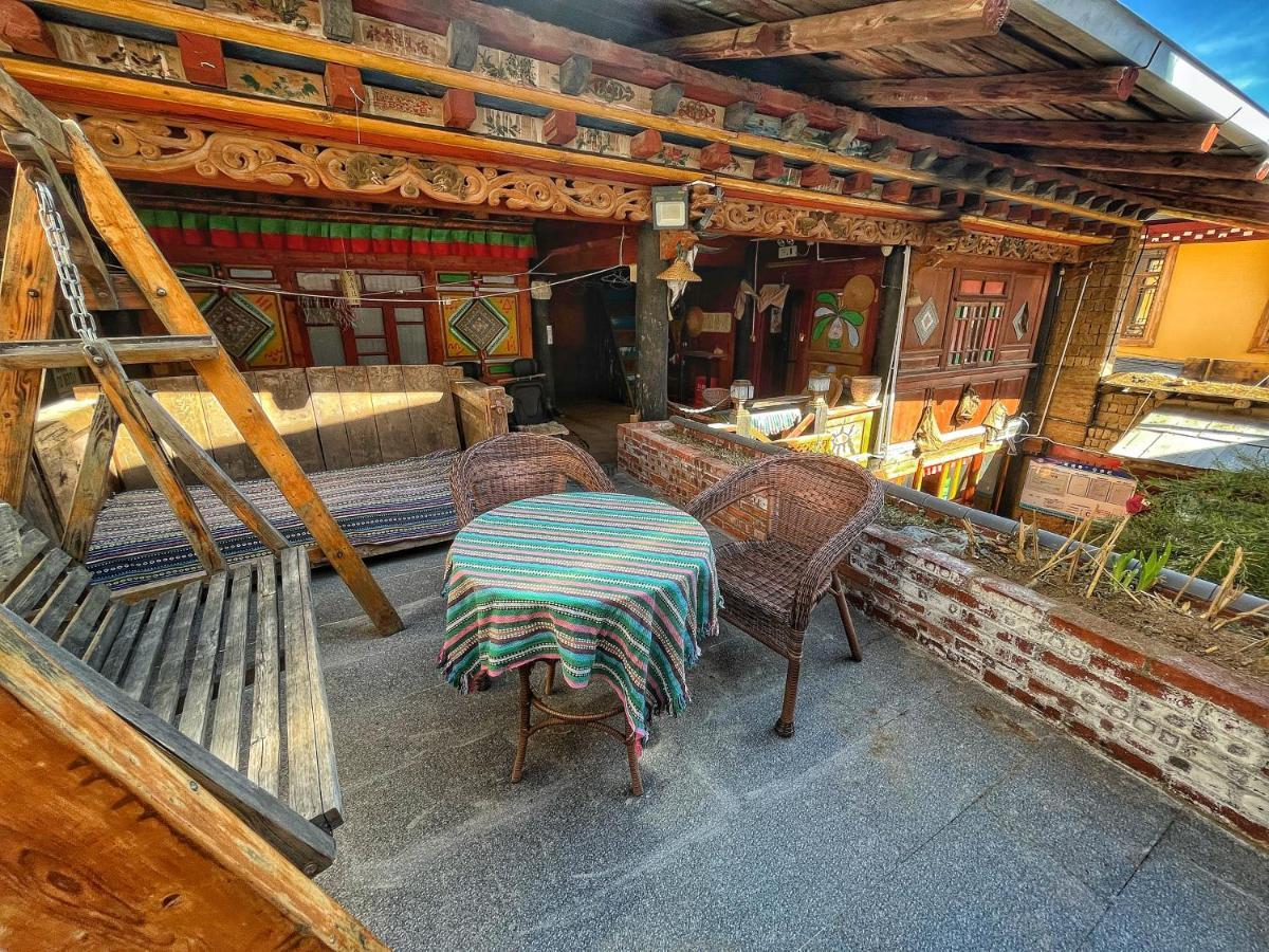 Tavern Hostel仁和客栈 Shangri-La Dış mekan fotoğraf