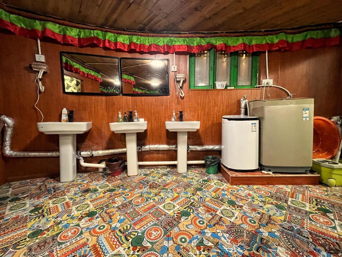 Tavern Hostel仁和客栈 Shangri-La Dış mekan fotoğraf